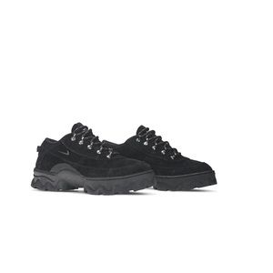 Nike Women’s lahar low black size 6